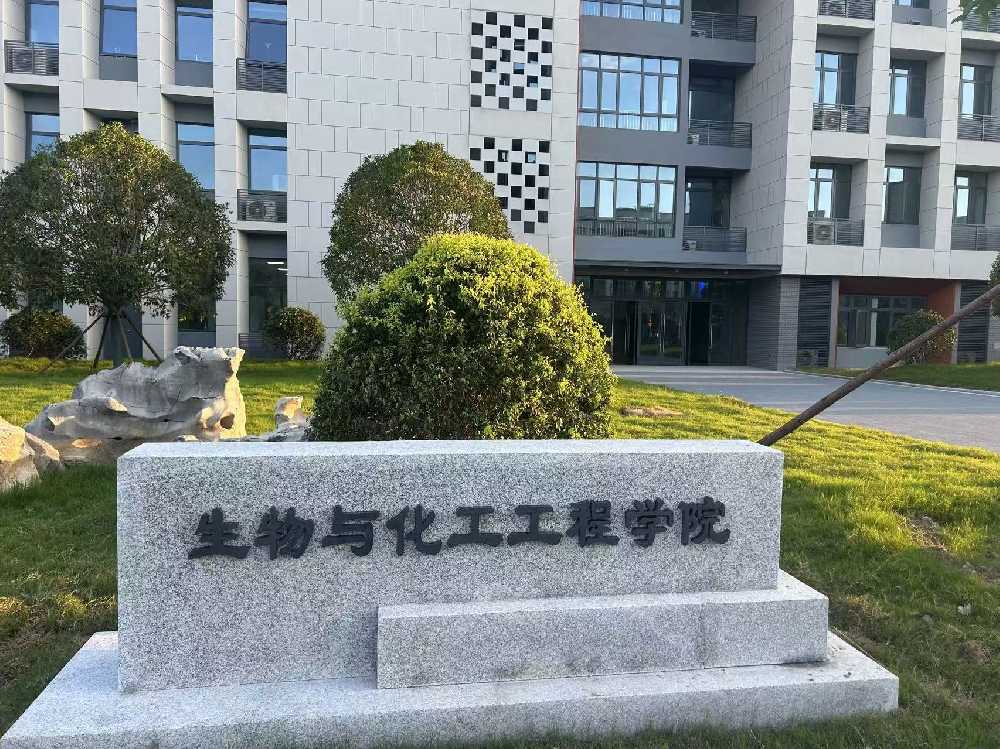 梅州市扬州职业大学体育场高杆灯项目